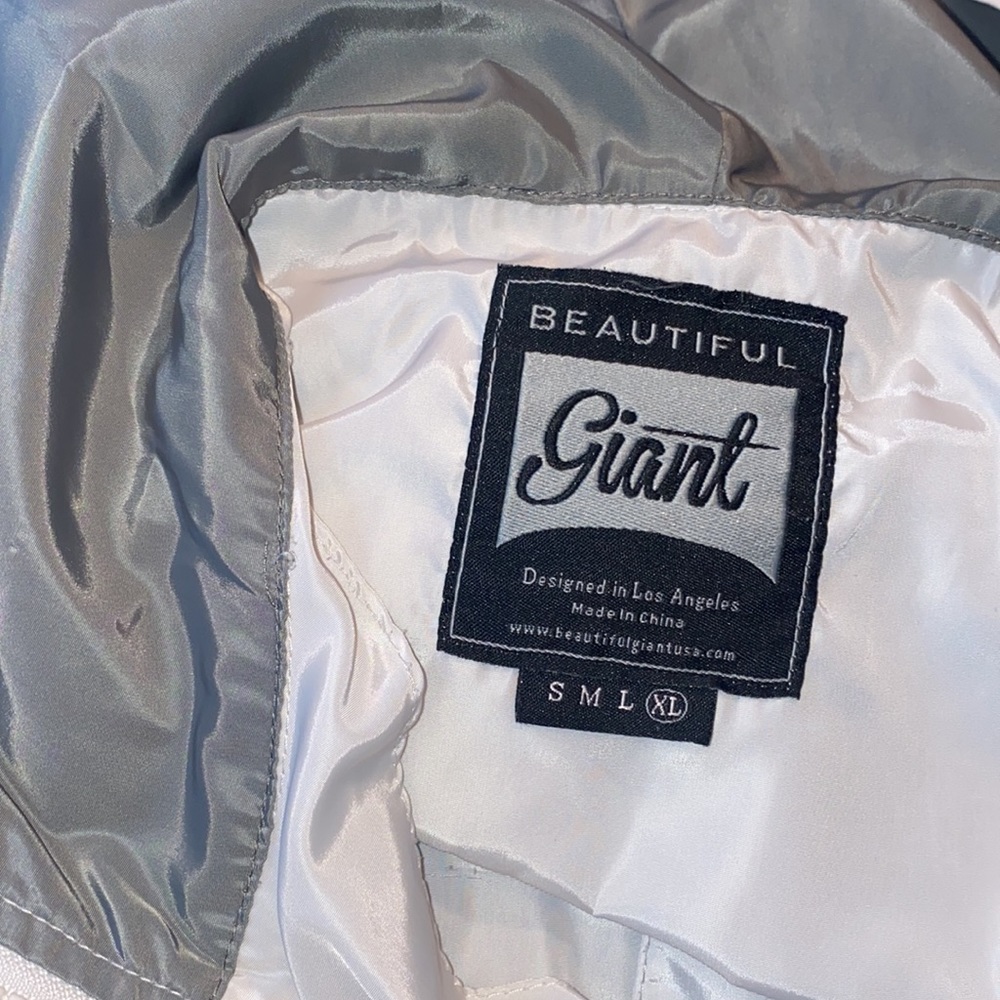 Beautiful Giant Jacket - Picture 3 of 3
